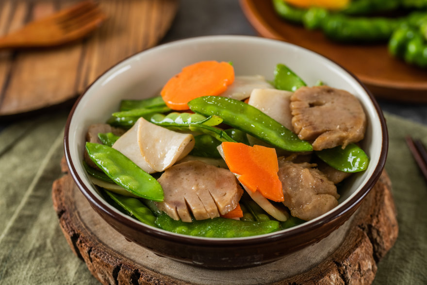 貢丸片炒豌豆